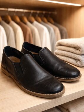 Hush Puppies Black Leather Slip-On Loafers Size 9.5 Wide